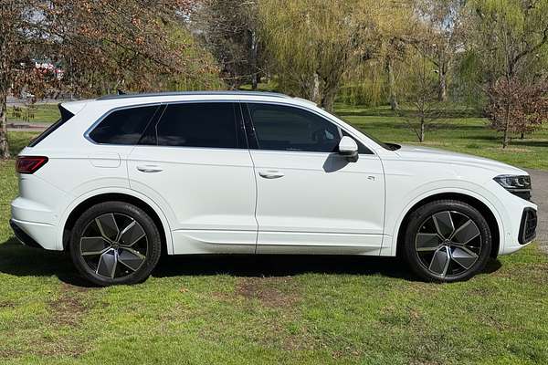2024 Volkswagen Touareg 210TDI R-Line RC