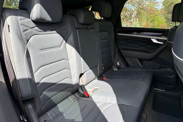 2024 Volkswagen Touareg 210TDI R-Line RC
