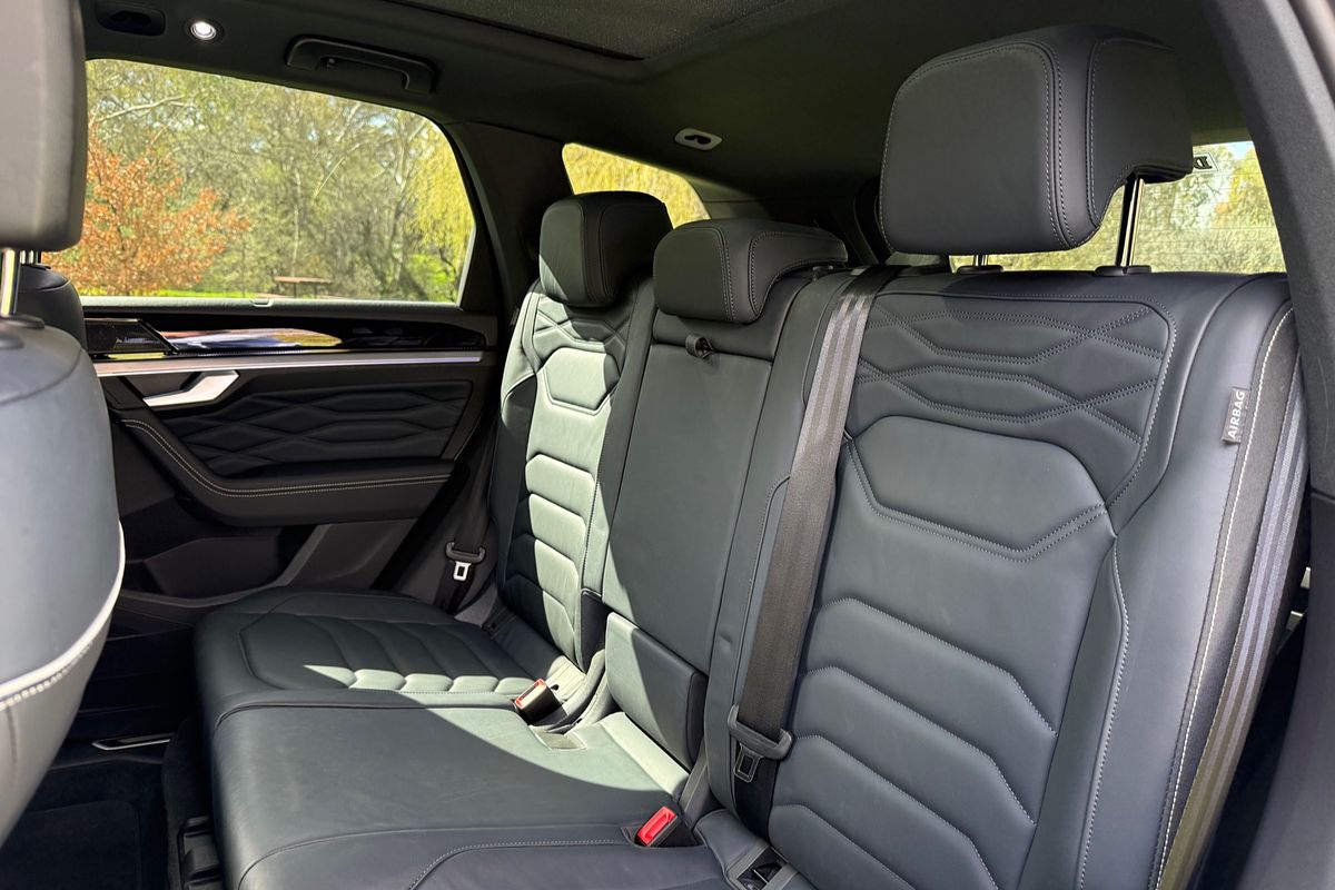 2024 Volkswagen Touareg 210TDI R-Line RC