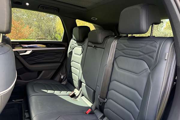 2024 Volkswagen Touareg 210TDI R-Line RC