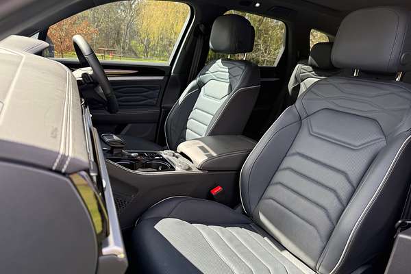 2024 Volkswagen Touareg 210TDI R-Line RC