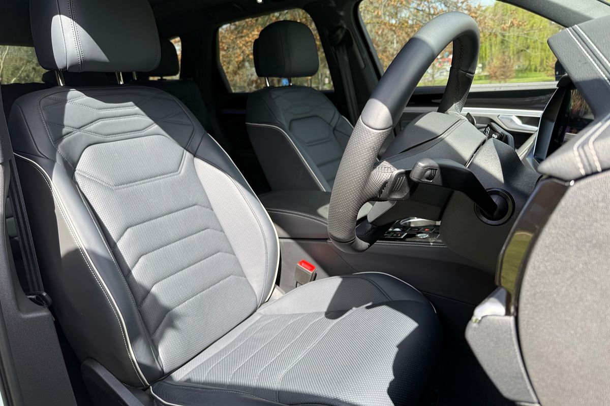 2024 Volkswagen Touareg 210TDI R-Line RC