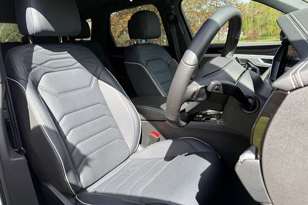 2024 Volkswagen Touareg 210TDI R-Line RC