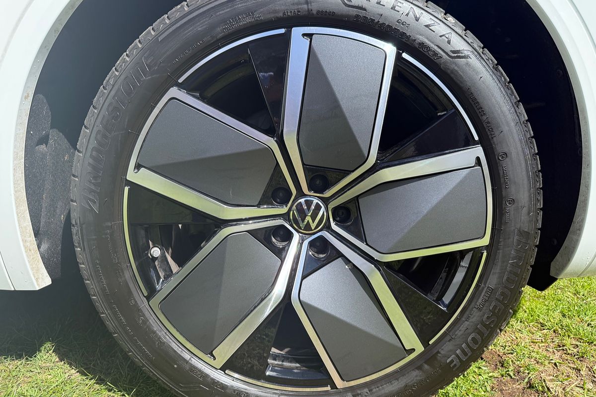 2024 Volkswagen Touareg 210TDI R-Line RC