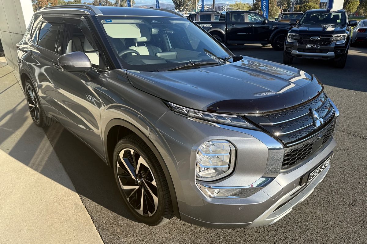 2023 Mitsubishi Outlander PHEV Exceed ZM