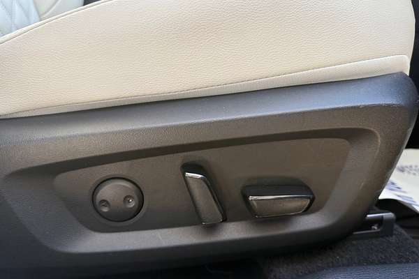 2023 Mitsubishi Outlander PHEV Exceed ZM
