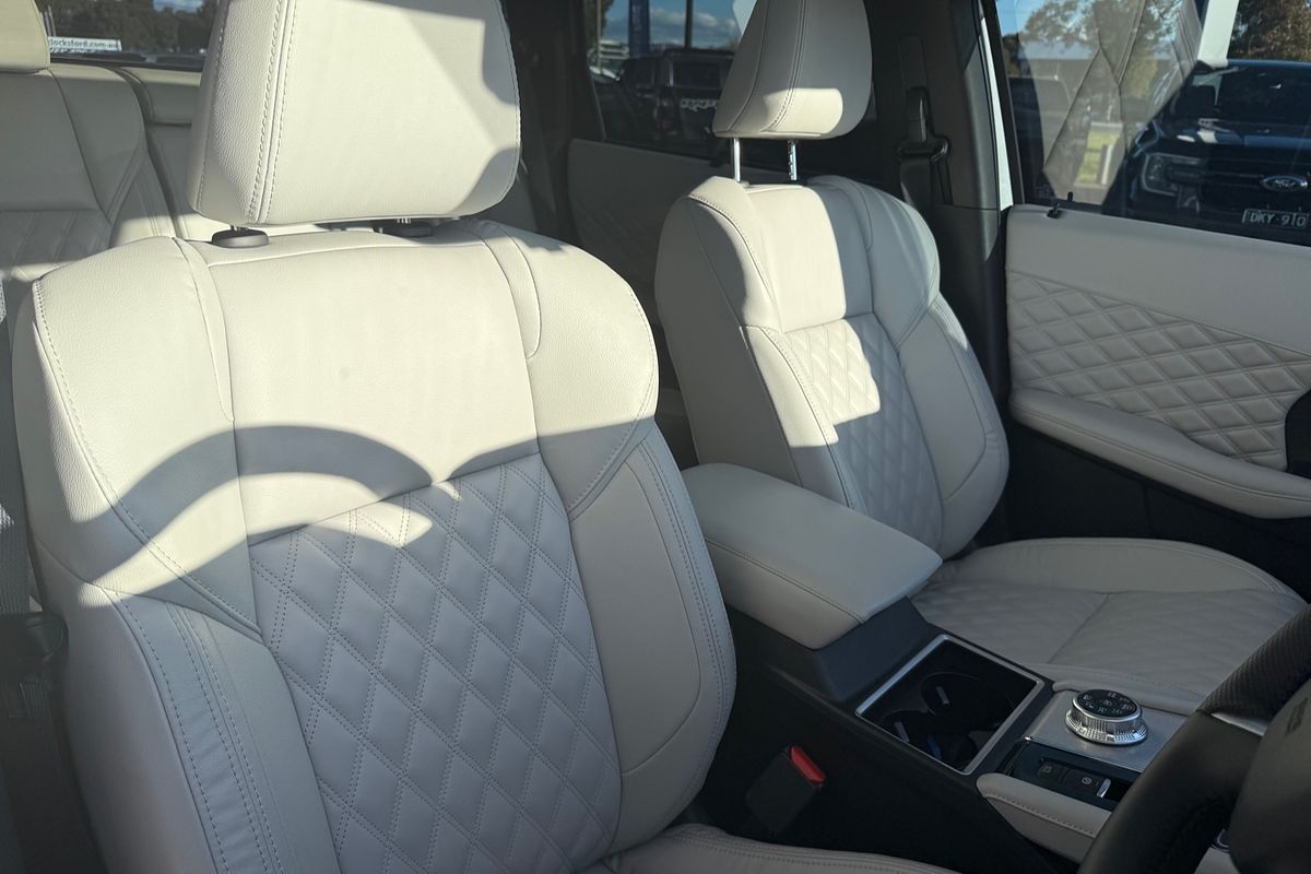 2023 Mitsubishi Outlander PHEV Exceed ZM
