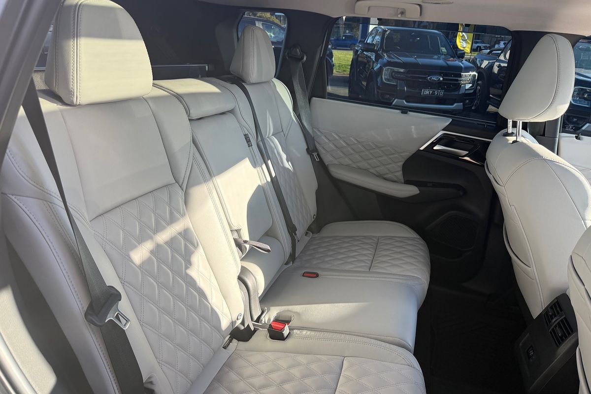 2023 Mitsubishi Outlander PHEV Exceed ZM