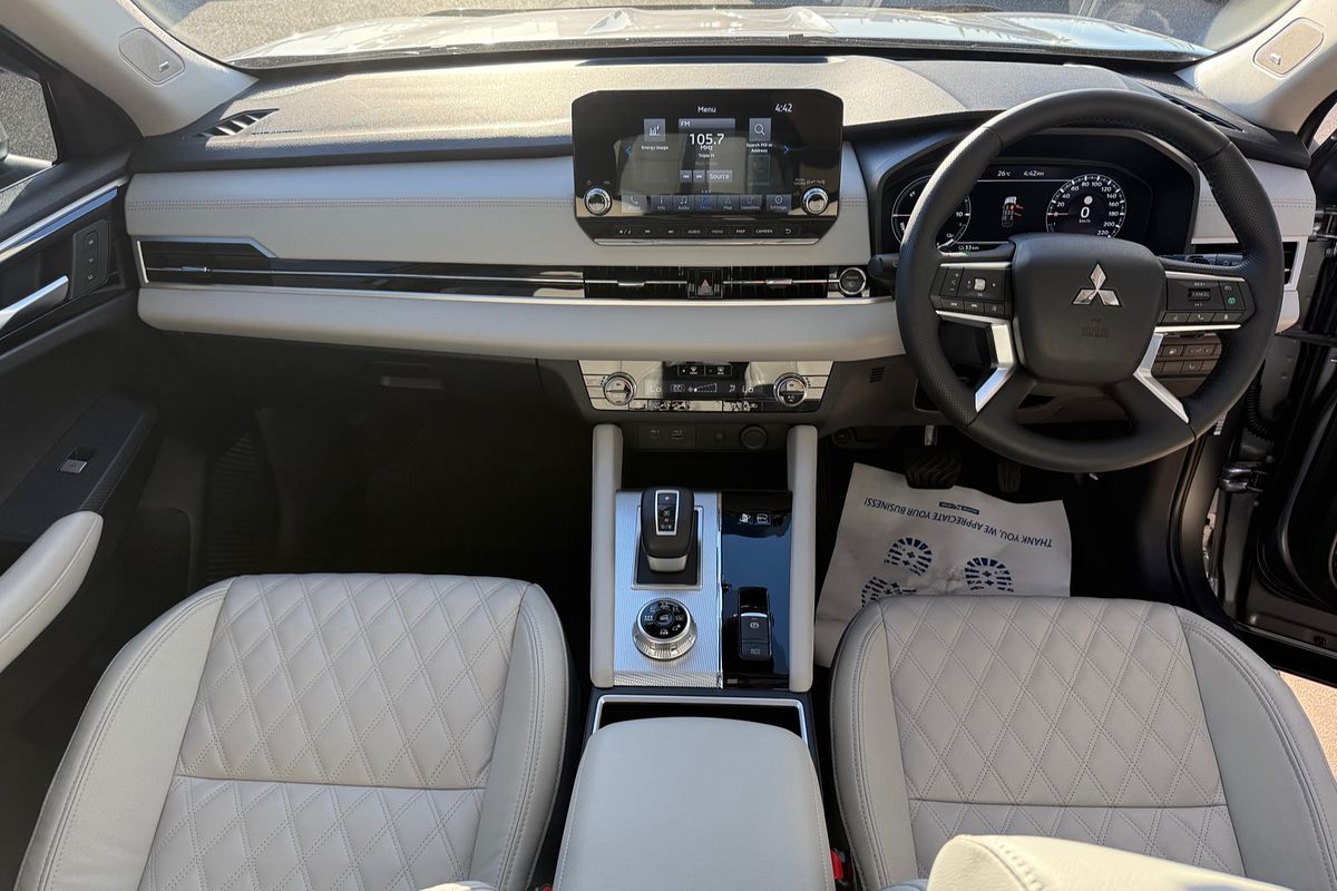 2023 Mitsubishi Outlander PHEV Exceed ZM