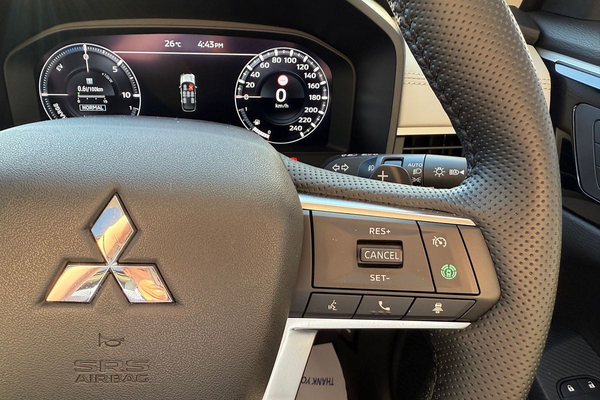 2023 Mitsubishi Outlander PHEV Exceed ZM
