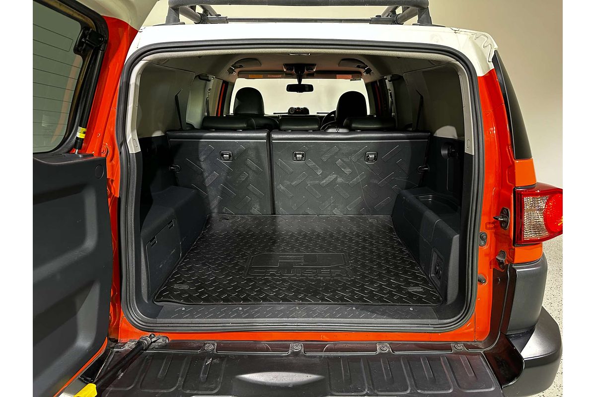 2013 Toyota FJ Cruiser  GSJ15R