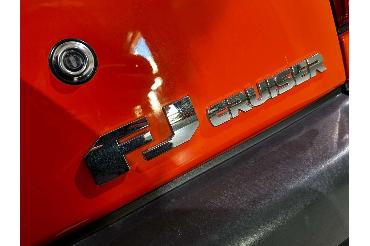 2013 Toyota FJ Cruiser  GSJ15R