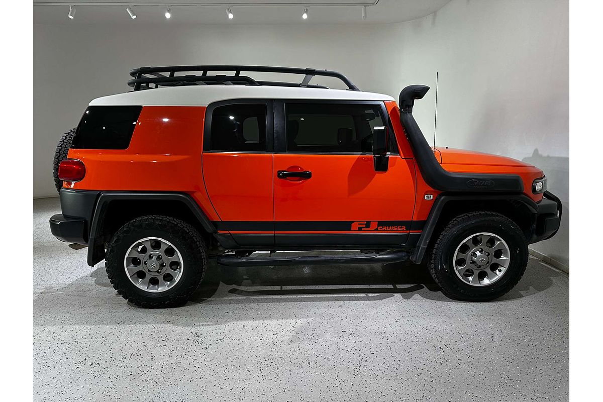 2013 Toyota FJ Cruiser  GSJ15R