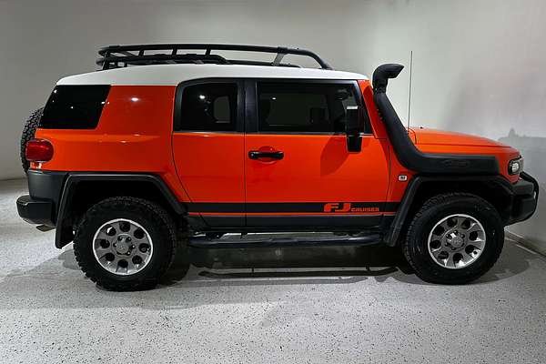 2013 Toyota FJ Cruiser  GSJ15R