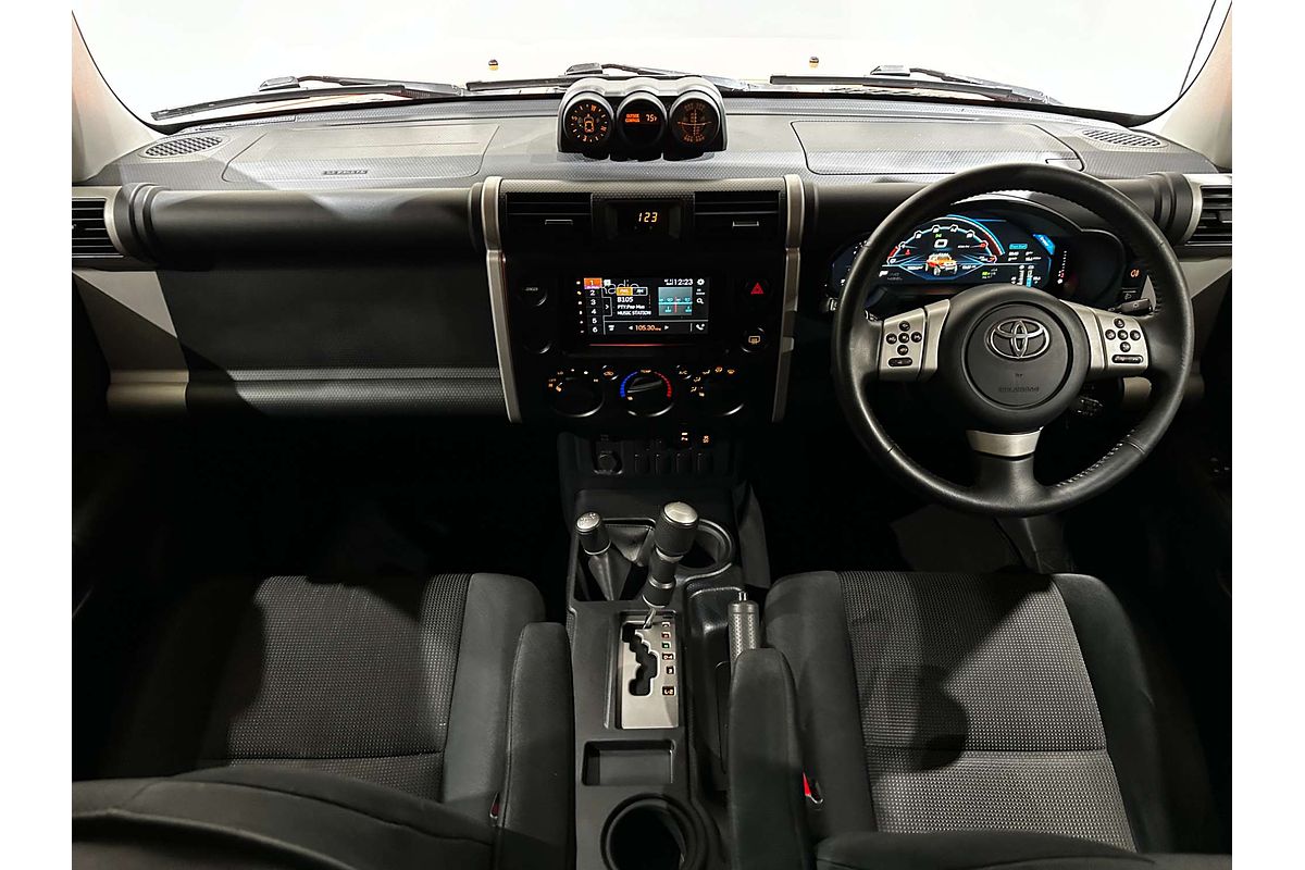 2013 Toyota FJ Cruiser  GSJ15R