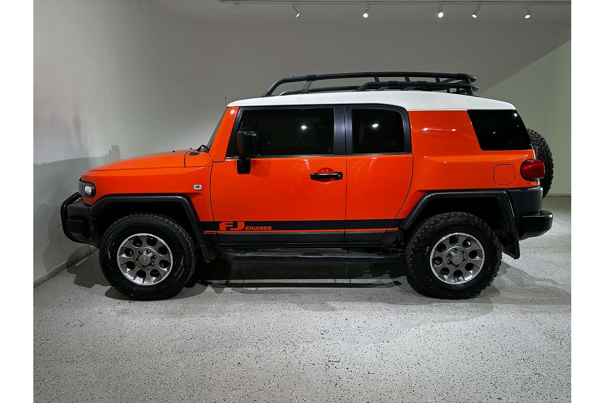 2013 Toyota FJ Cruiser  GSJ15R