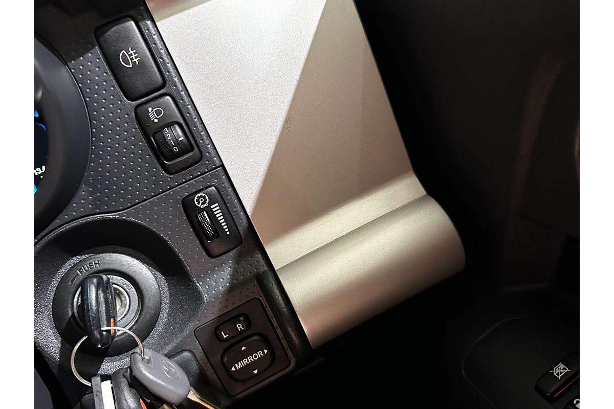 2013 Toyota FJ Cruiser  GSJ15R