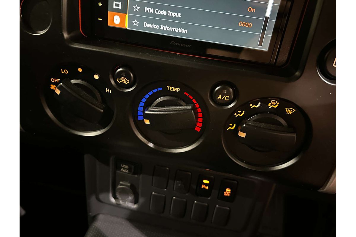 2013 Toyota FJ Cruiser  GSJ15R