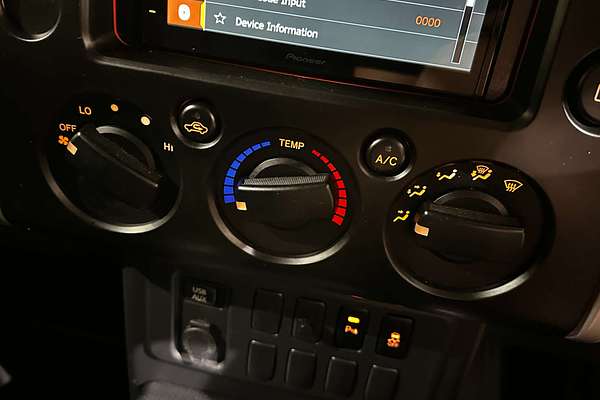 2013 Toyota FJ Cruiser  GSJ15R