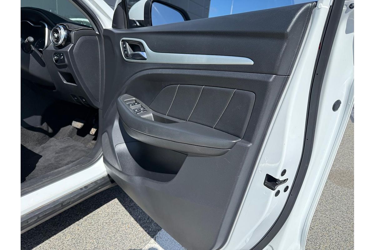 2018 MG ZS Essence AZS1