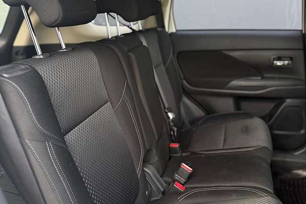 2019 Mitsubishi Outlander ES ADAS ZL