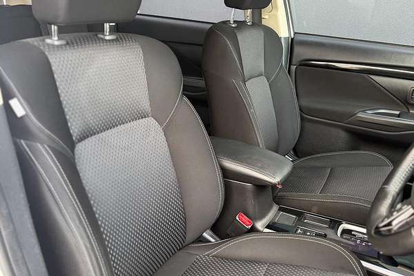 2019 Mitsubishi Outlander ES ADAS ZL