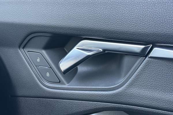2020 Audi Q3 40 TFSI S line F3