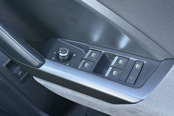 2020 Audi Q3 40 TFSI S line F3