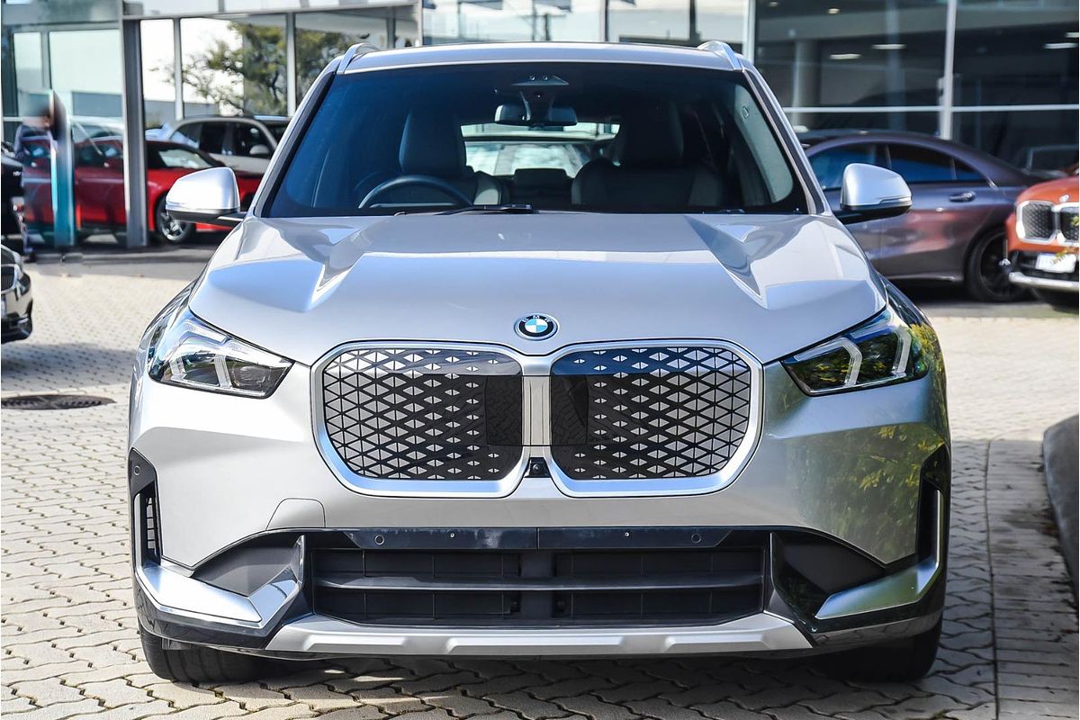 2024 BMW iX1 eDrive20 xLine U11