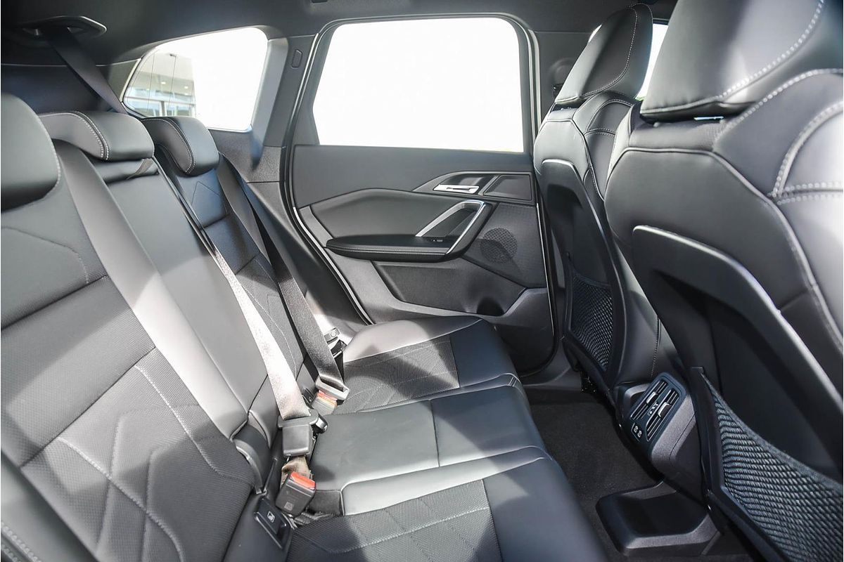 2024 BMW iX1 eDrive20 xLine U11
