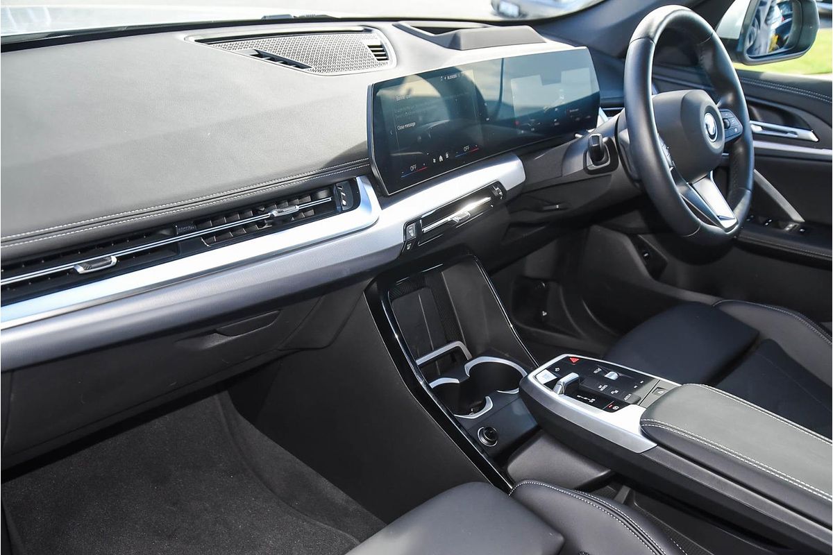2024 BMW iX1 eDrive20 xLine U11