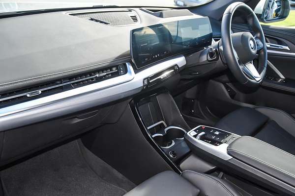 2024 BMW iX1 eDrive20 xLine U11