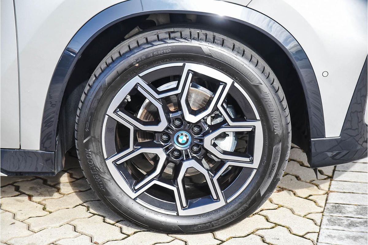 2024 BMW iX1 eDrive20 xLine U11