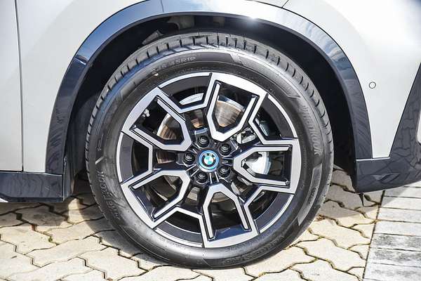2024 BMW iX1 eDrive20 xLine U11