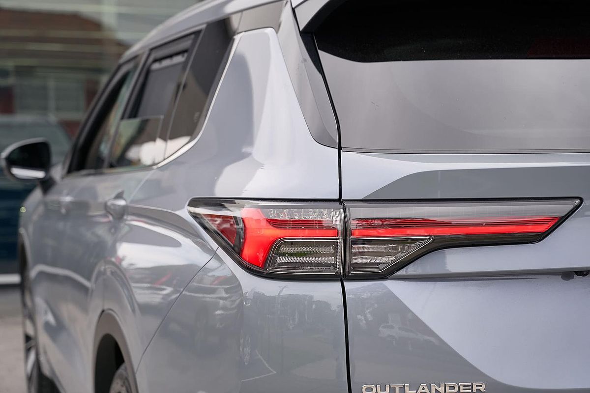 2025 Mitsubishi Outlander Exceed ZM