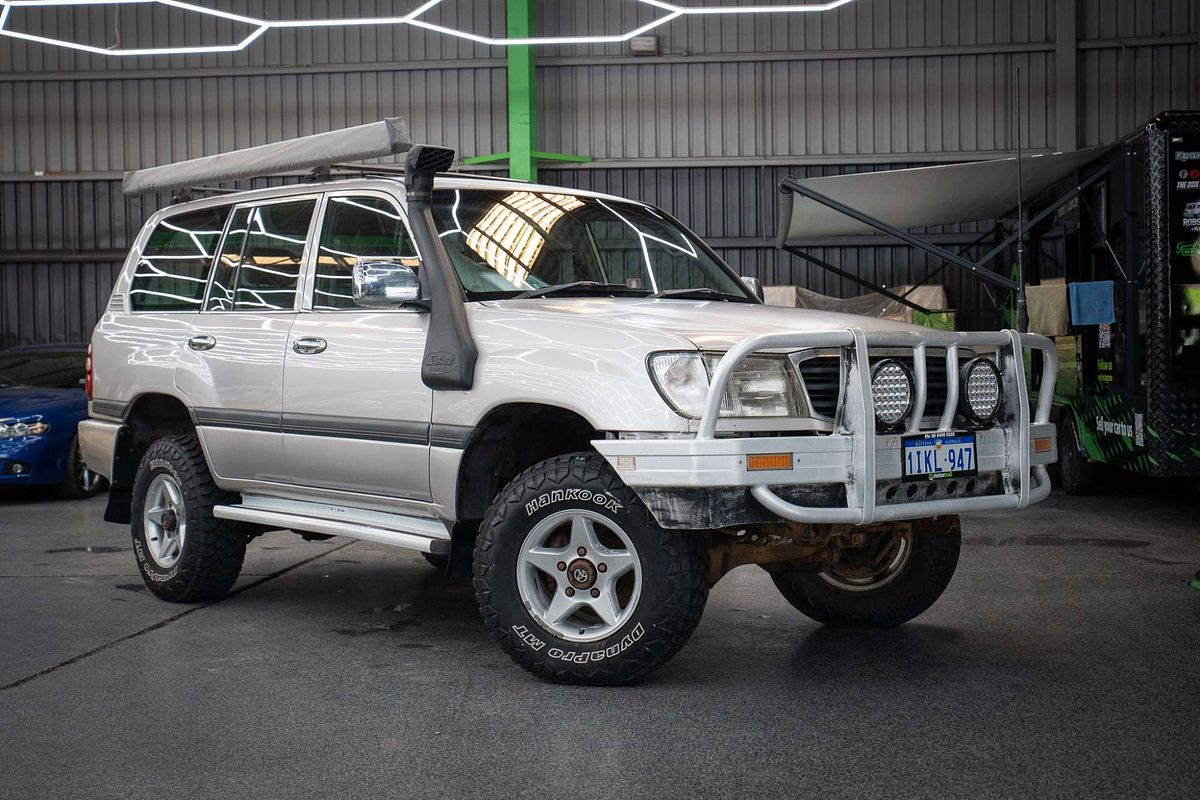 2001 Toyota Landcruiser GXL HZJ105R