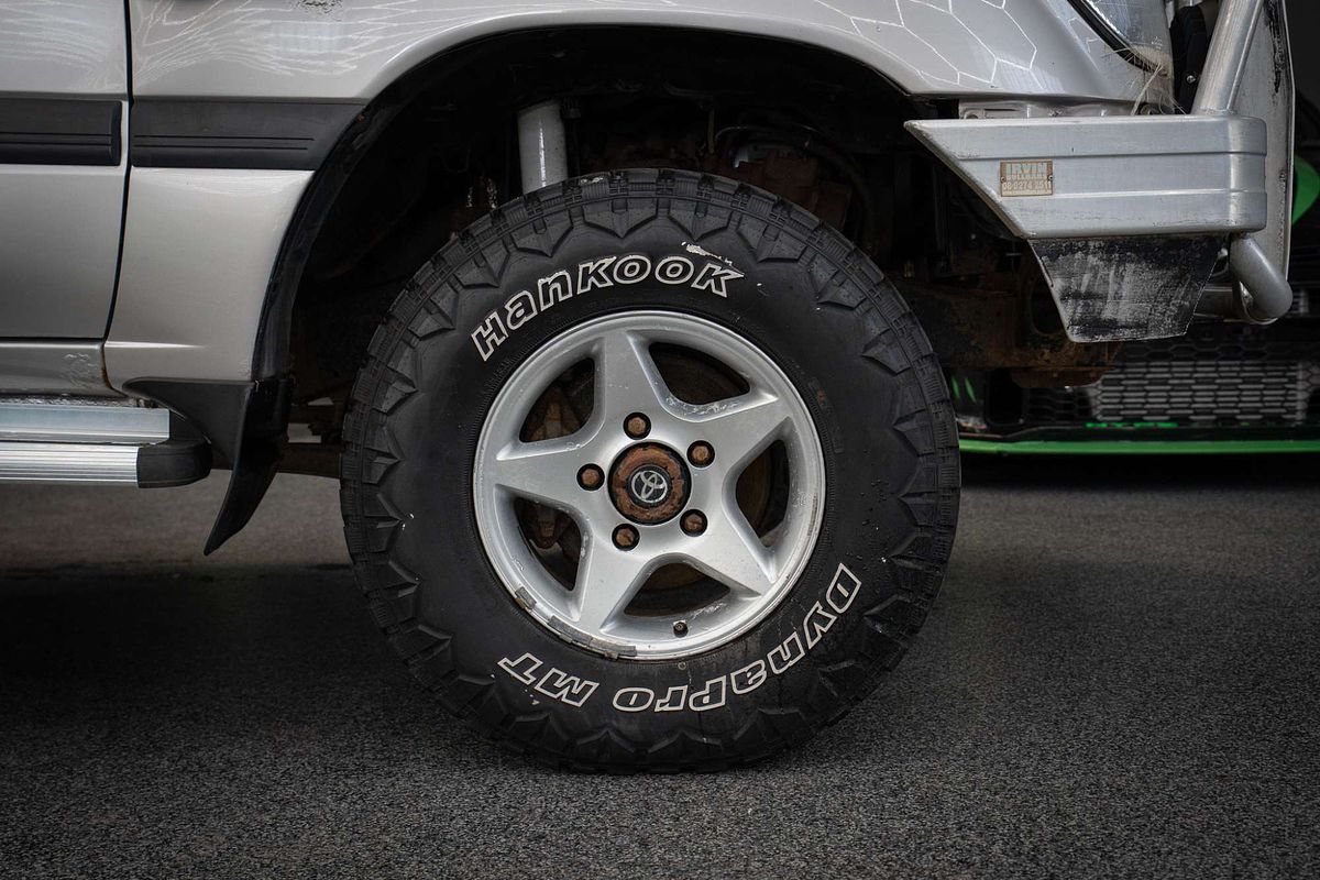 2001 Toyota Landcruiser GXL HZJ105R