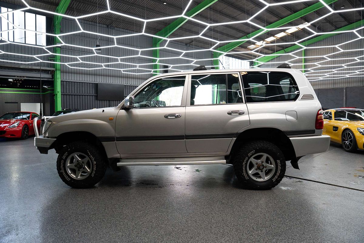 2001 Toyota Landcruiser GXL HZJ105R