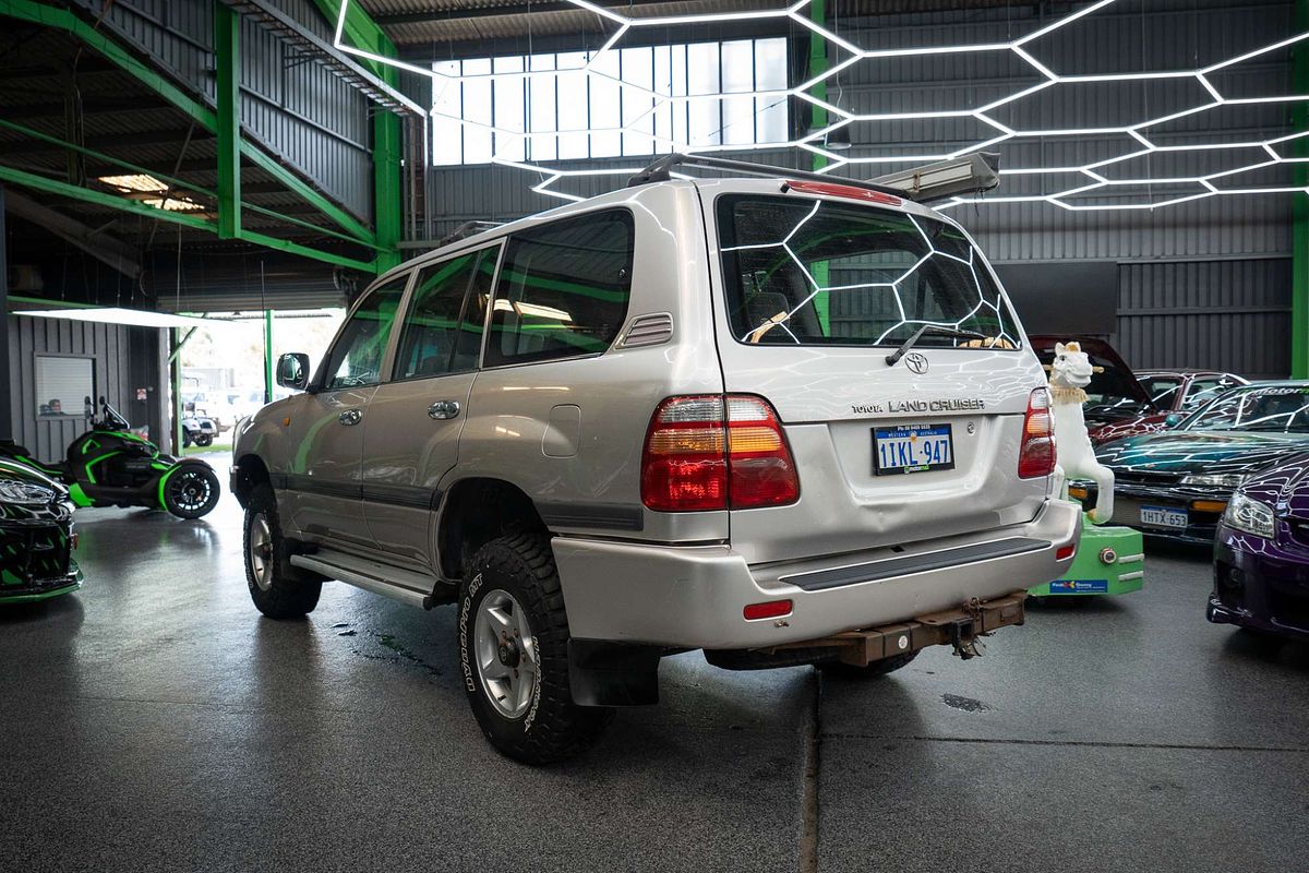 2001 Toyota Landcruiser GXL HZJ105R