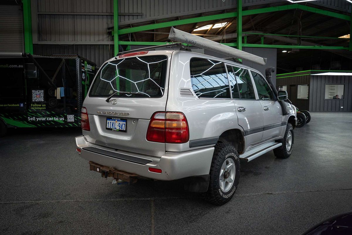 2001 Toyota Landcruiser GXL HZJ105R