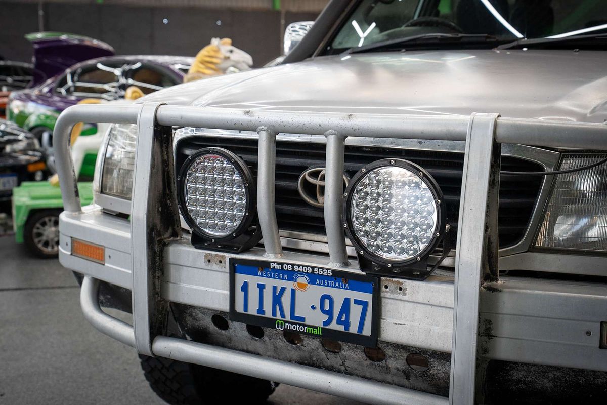 2001 Toyota Landcruiser GXL HZJ105R