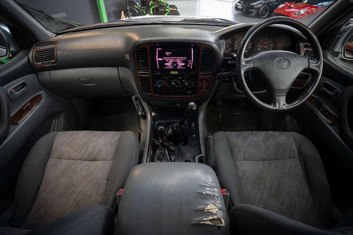 2001 Toyota Landcruiser GXL HZJ105R