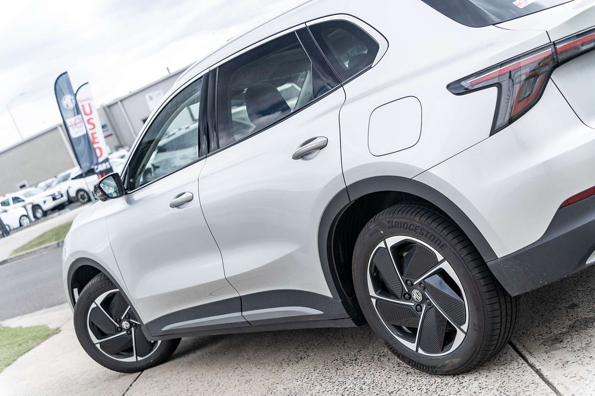 2025 MG MGS5 EV Essence 62 ZS3EM