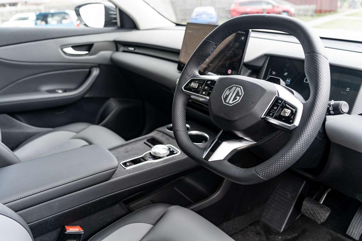 2025 MG MGS5 EV Essence 62 ZS3EM