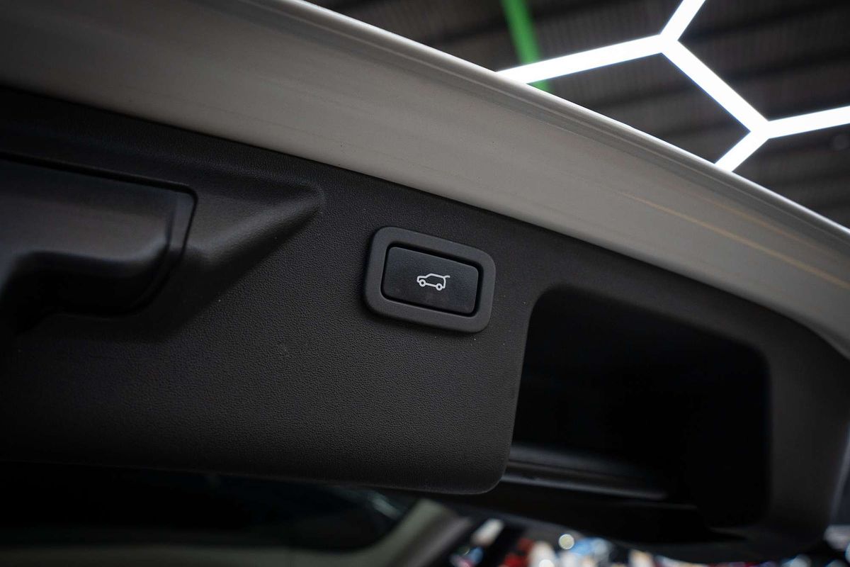 2016 Land Rover Discovery Sport Si4 SE L550