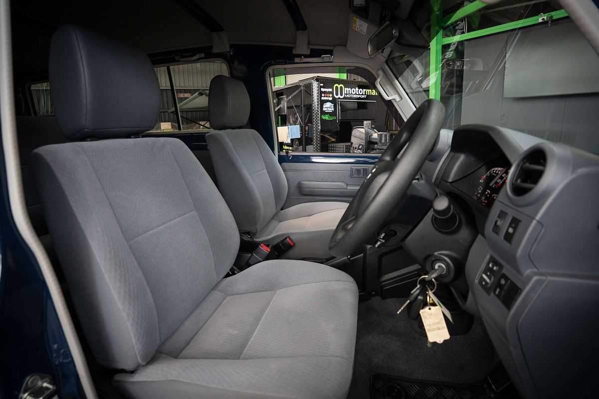 2025 Toyota Landcruiser GXL GDJL78R