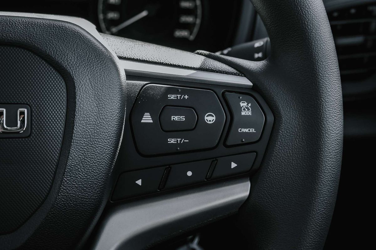 2025 Isuzu D-MAX SX High Ride Rear Wheel Drive
