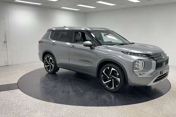 2023 Mitsubishi Outlander Exceed ZM