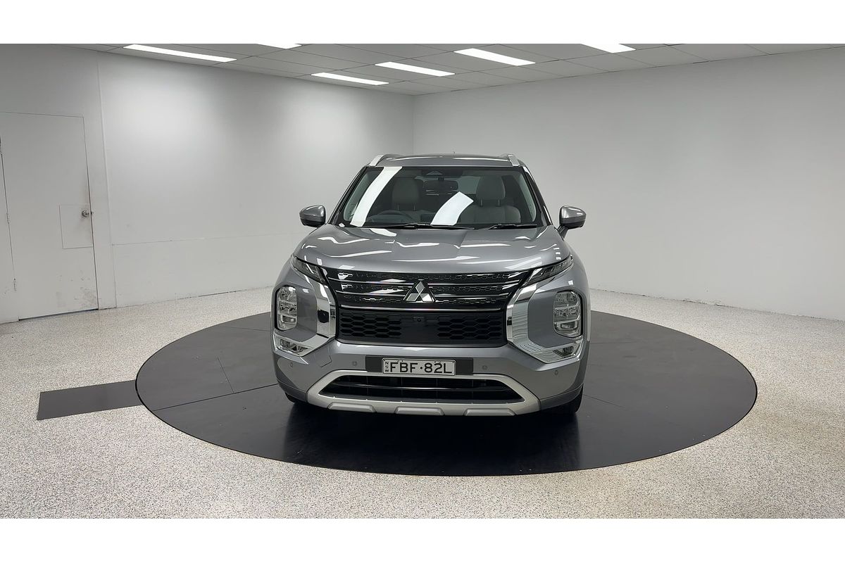 2023 Mitsubishi Outlander Exceed ZM