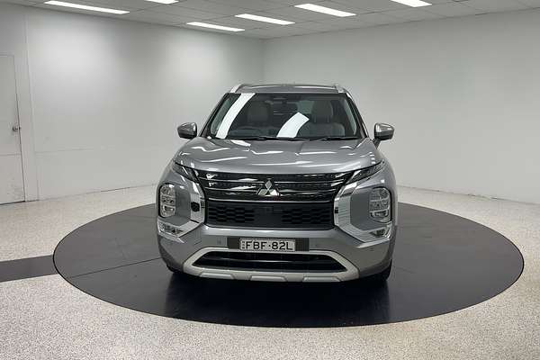 2023 Mitsubishi Outlander Exceed ZM